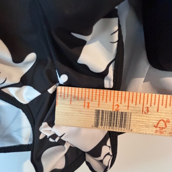 ๐บ SHEIN Plus Size 4XL Hibiscus Floral Swim/Board Shorts โ Black White - Picture 6 of 8